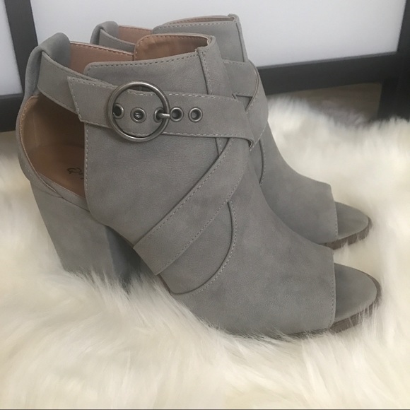 LAST 1️⃣ Vegan Suede Buckle Bootie w Heel - Picture 4 of 5